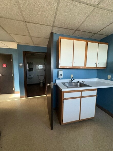 More Photos Of 340 Bogle St, Somerset Medical For Sale