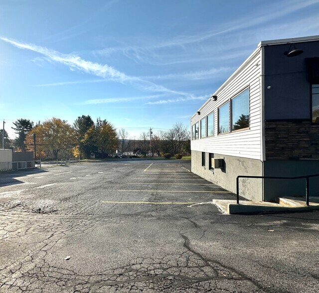 More Photos Of 8390 Seneca Tpke, New Hartford Restaurant For Sale