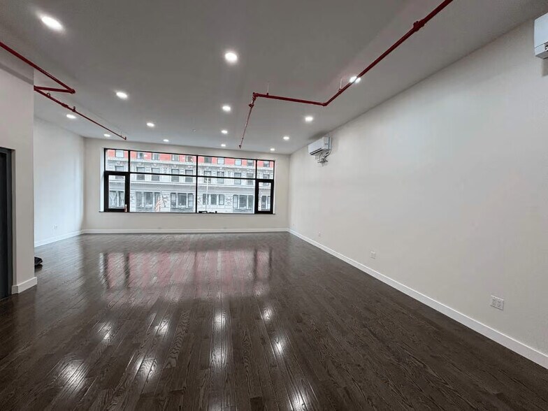 More Photos Of 224 Fifth Ave, New York Loft Creative Space For Lease