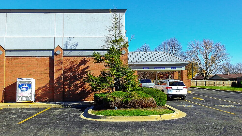 More Photos Of 900 Union Blvd, Englewood Drugstore For Lease