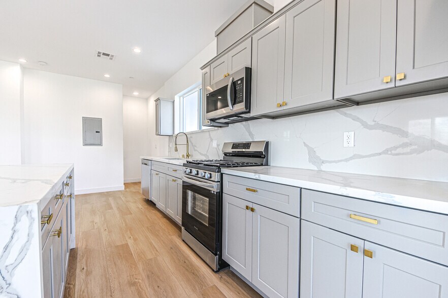 More Photos Of 1923 Carmona Ave, Los Angeles Multifamily For Sale