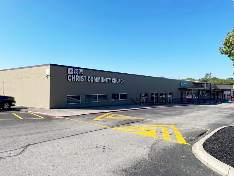 Primary Photo Of 150-198 Frankfort Rd, Shelbyville General Retail For Sale
