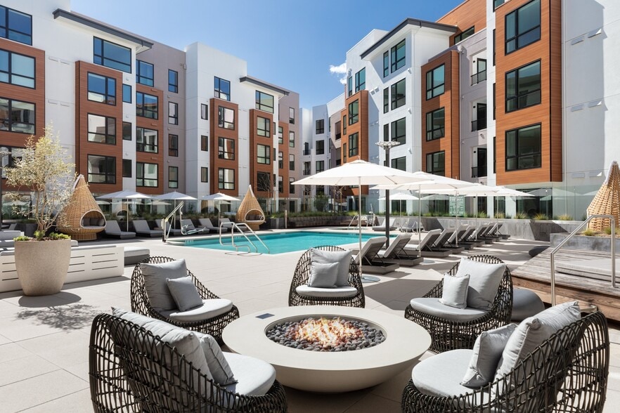 More Photos Of 2580-2590 California St, Mountain View Apartments For Lease