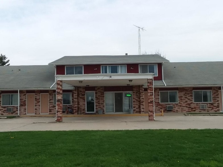 More Photos Of 2010 E Main St, Lamoni Hotel For Sale