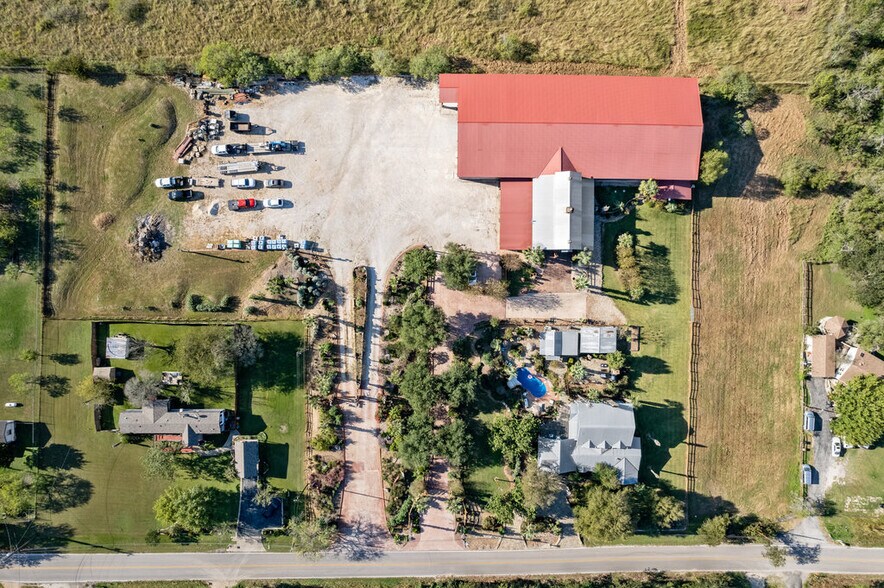 More Photos Of 11734 Schriber Rd, Buda Warehouse For Lease