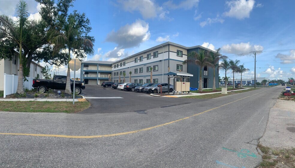 Primary Photo Of 2771 Royal Palm Ave, Fort Myers Apartments For Sale