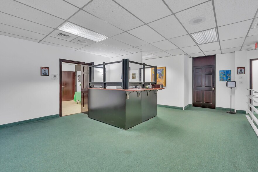 More Photos Of 788 Shrewsbury Ave, Tinton Falls Office For Sale