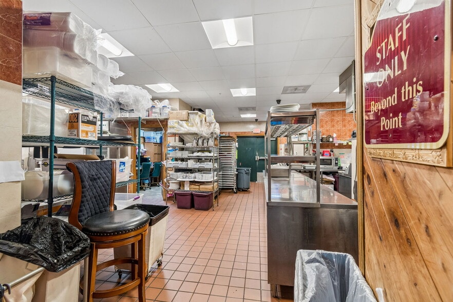More Photos Of 3007 Commercial Way, Spring Hill Restaurant For Sale