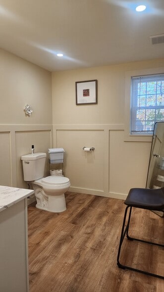 More Photos Of 560 Main St, Chatham Medical For Sale