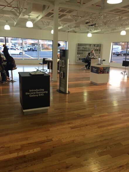 More Photos Of 68 Newtown Rd, Danbury Freestanding For Lease