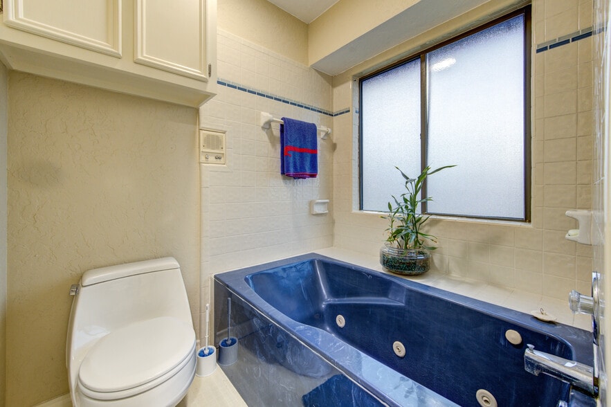 More Photos Of 11217 Todd St, Houston Light Manufacturing For Sale