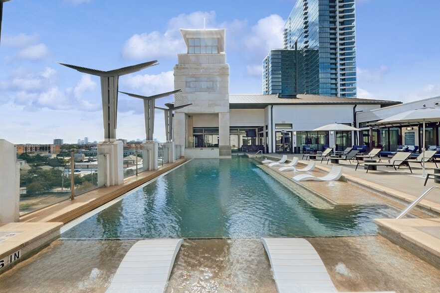 More Photos Of 2800 Kirby Dr, Houston Apartments For Lease