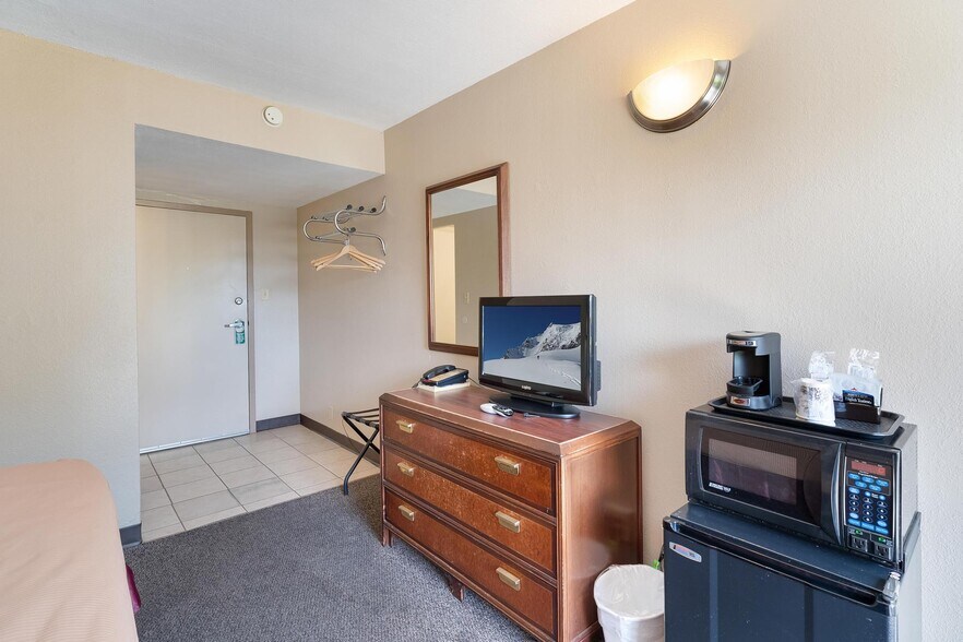 More Photos Of 150 N Lake Powell Blvd, Page Hotel For Sale