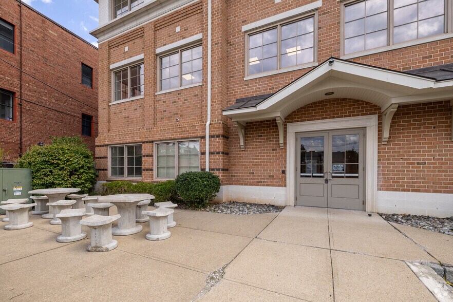 More Photos Of 62 Elm St, Morristown Office For Lease