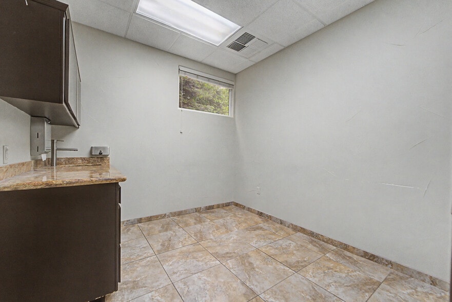 More Photos Of 1166 Live Oak Blvd, Yuba City Medical For Lease