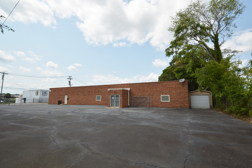 Primary Photo Of 1023 Chestnut St, Winston-Salem Office For Lease