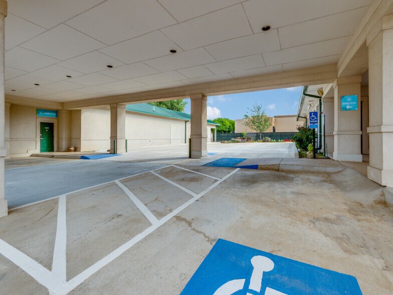 More Photos Of 330 Grapevine Hwy, Hurst Office For Sale