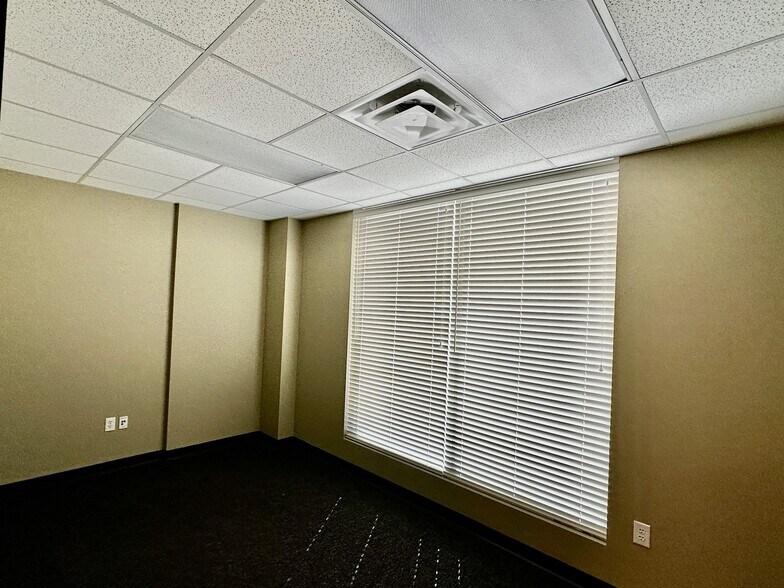 More Photos Of 11010 Coachlight Rd, San Antonio Office For Lease