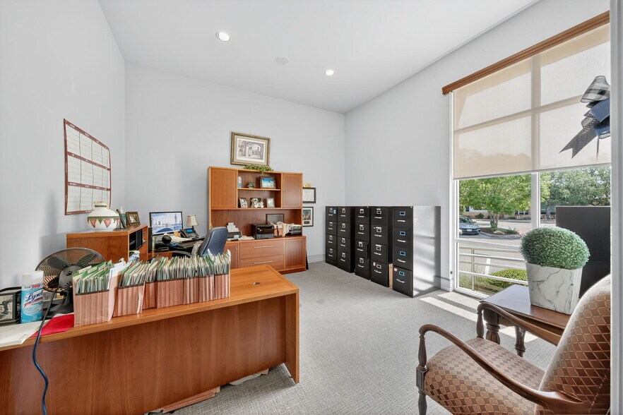 More Photos Of 16023 Via Shavano, San Antonio Office For Sale