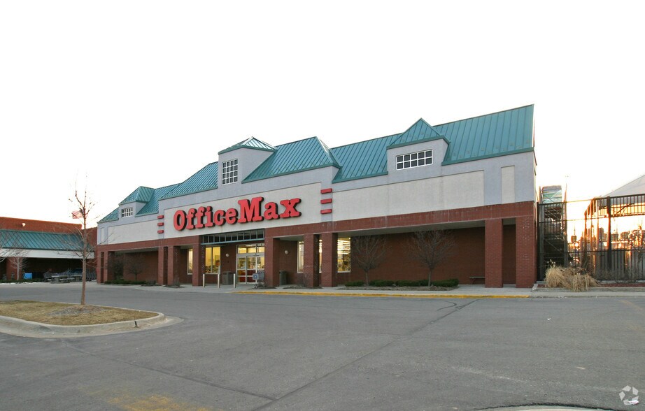 More Photos Of 1590-1614 Anderson Rd, Petoskey General Retail For Lease