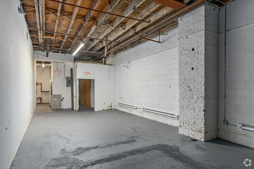 More Photos Of 327 Douglass St, Brooklyn Storefront For Lease