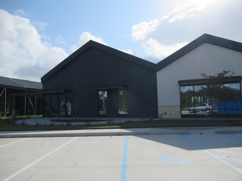 More Photos Of 3093 Contraband Pkwy Park, Lake Charles General Retail For Sale