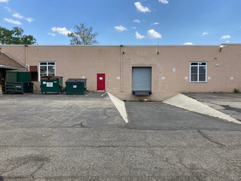 More Photos Of 221 S 31st St, Kenilworth Warehouse For Lease