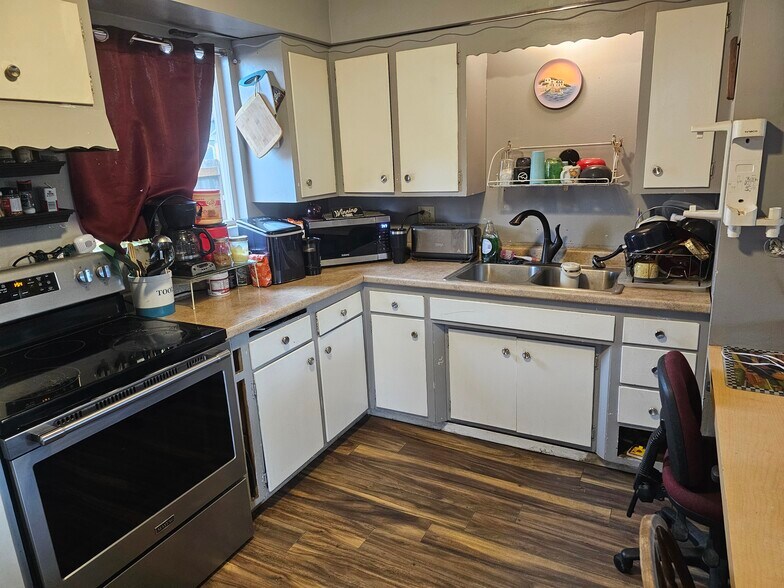 More Photos Of 702 SE 9th St, Grants Pass Apartments For Sale