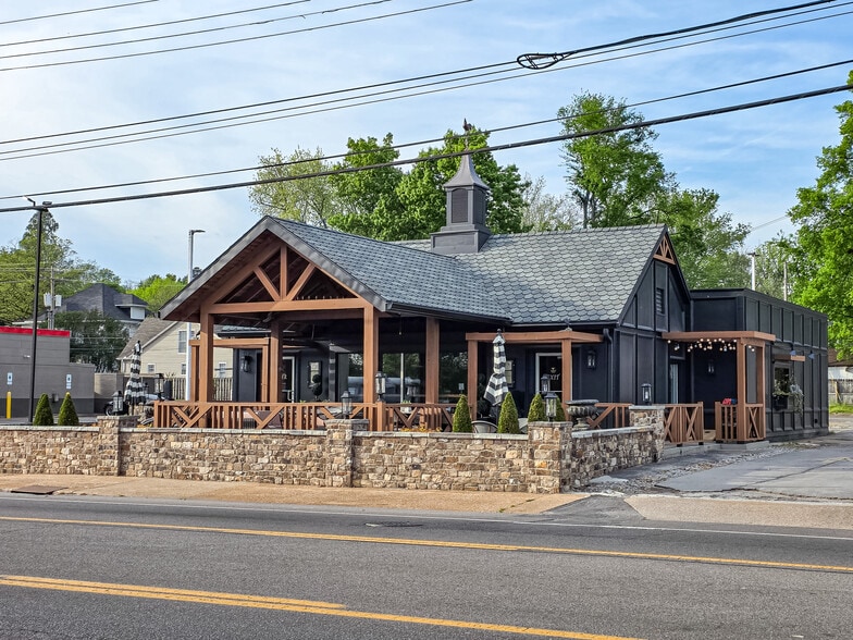 More Photos Of 320 W College St, Pulaski Fast Food For Sale