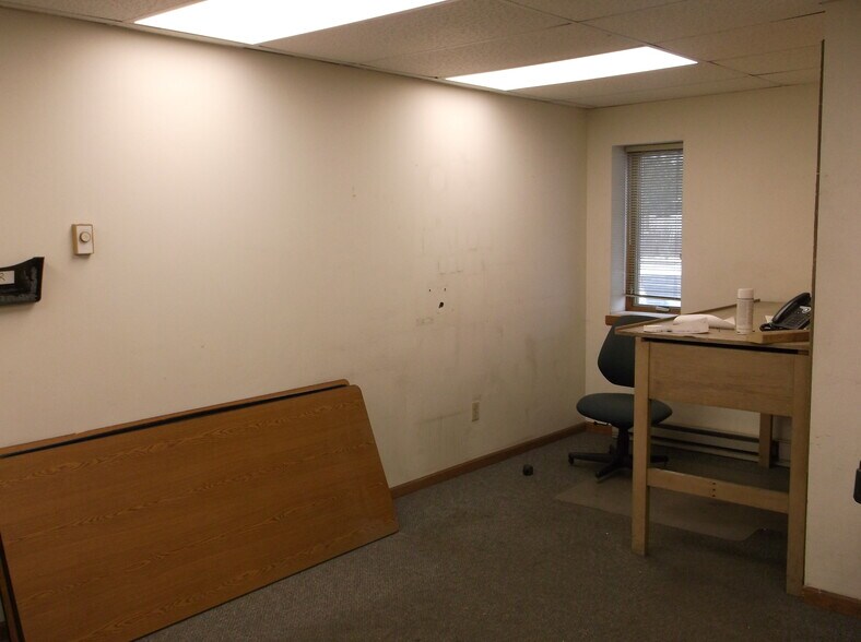 More Photos Of 2750 Universal St, Oshkosh Warehouse For Lease