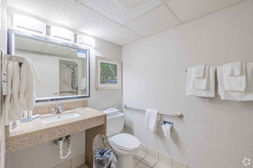 More Photos Of 1751 Lexington Rd, Richmond Hospitality For Sale