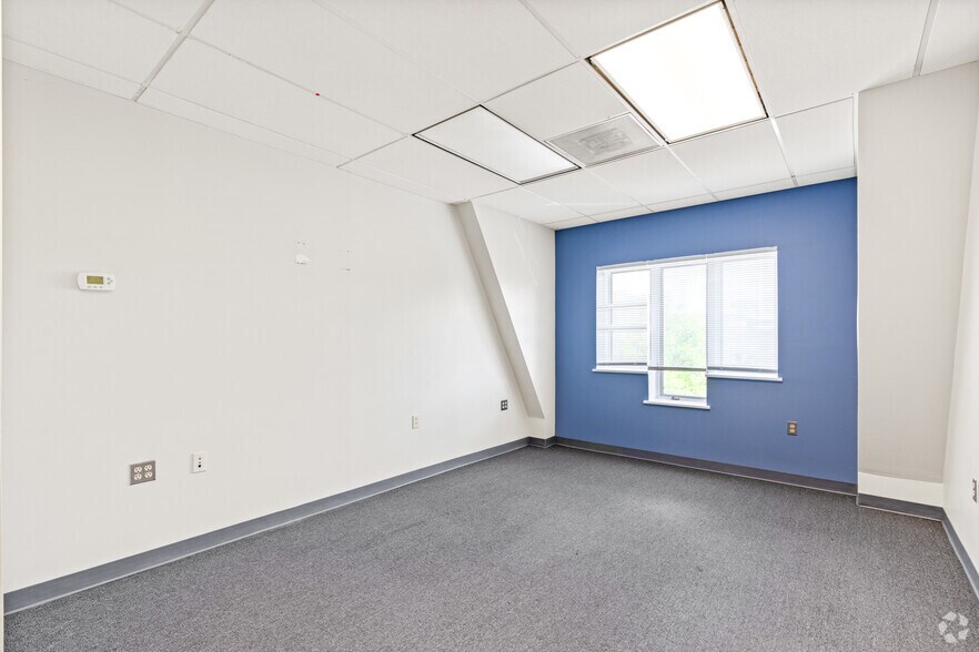 More Photos Of 8233 Old Courthouse Rd, Vienna Office For Sale