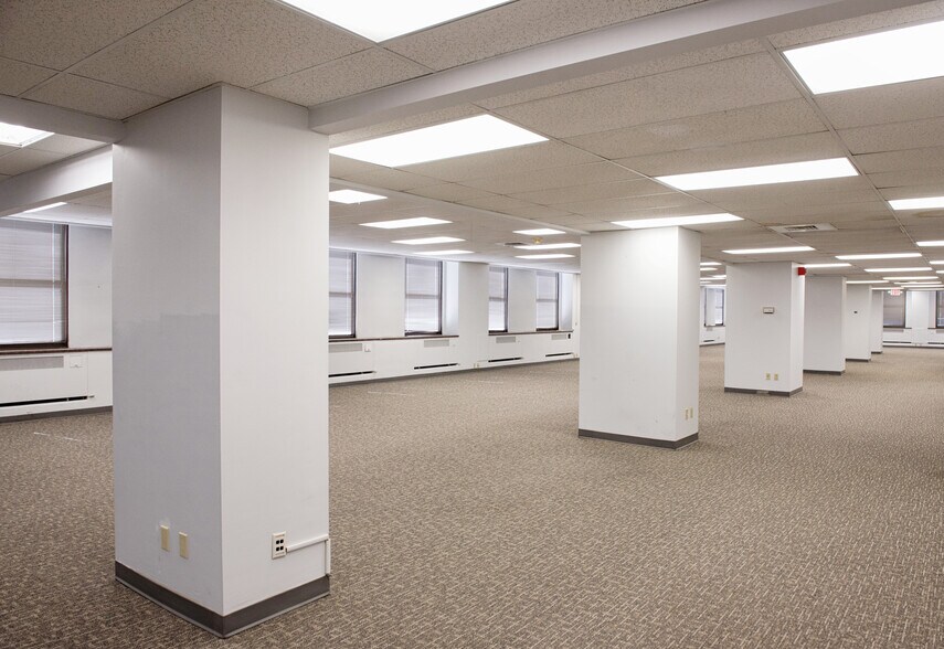 More Photos Of 6 W Federal St, Youngstown Office For Lease