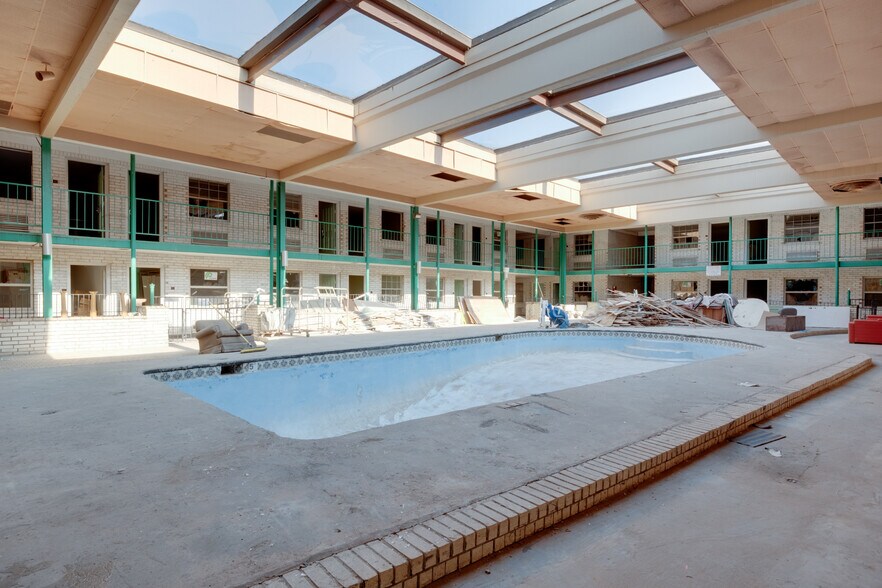 More Photos Of 2915 E Interstate 40, Amarillo Hotel For Sale