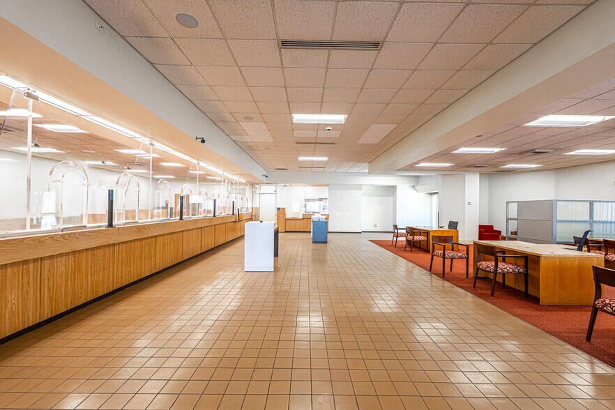 More Photos Of 2495 Lakeshore Dr, Lake Elsinore Bank For Sale