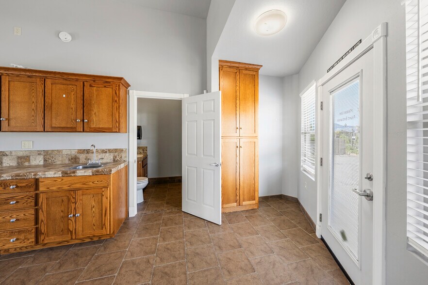 More Photos Of 143 S Main St, Phoenix Office For Sale