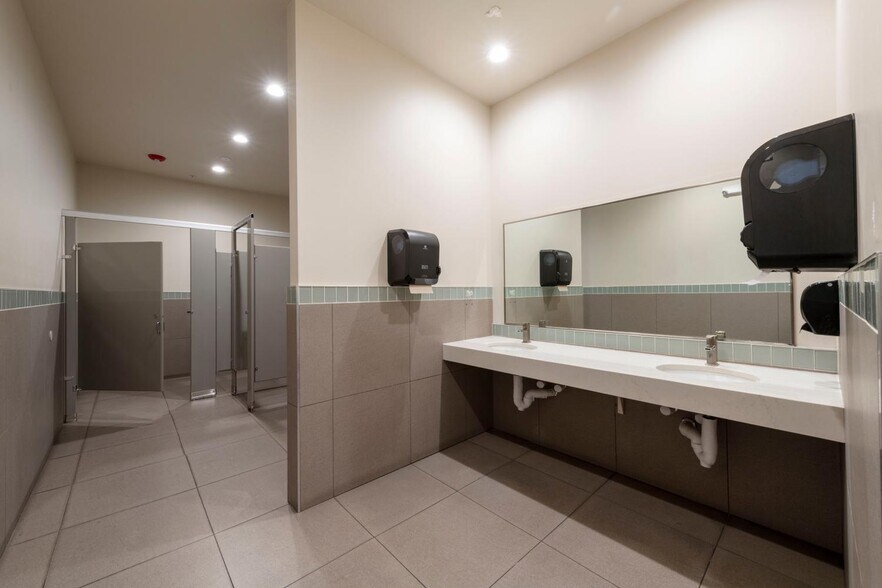 More Photos Of 2121 N 550 W, Provo Office For Sale