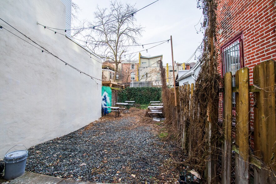 More Photos Of 958 N 2nd St, Philadelphia Storefront Retail Residential For Lease