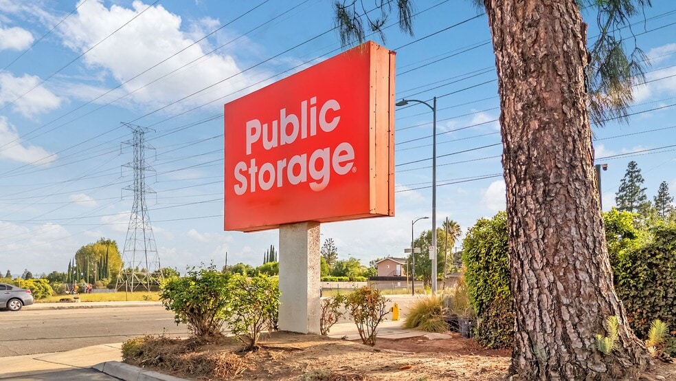 More Photos Of 18175 Chatsworth St, Granada Hills Self Storage For Sale