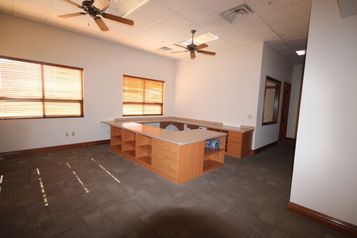 More Photos Of 2575 Montessouri St, Las Vegas Loft Creative Space For Lease