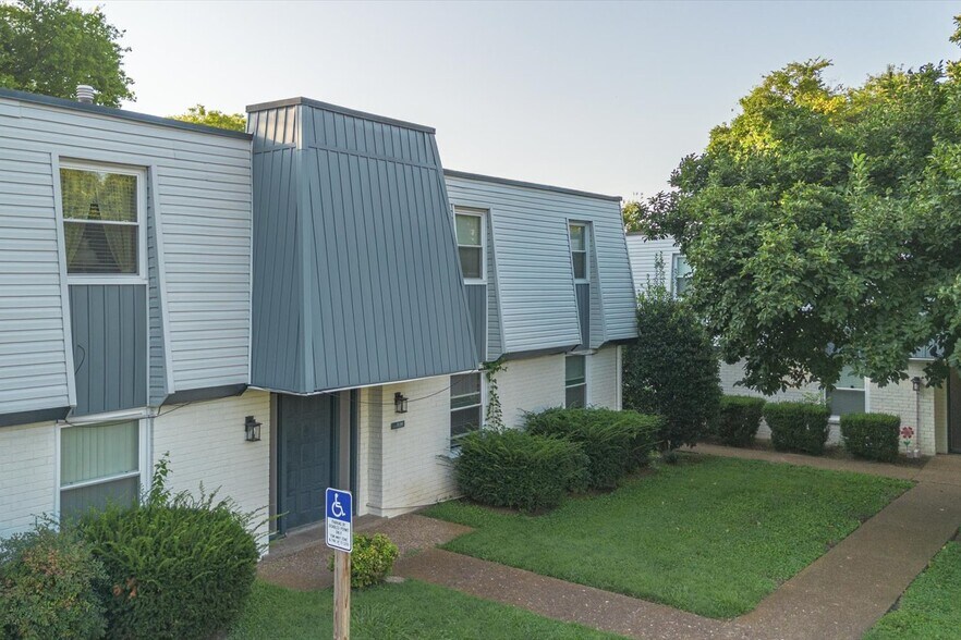 More Photos Of 126 Walton Ferry Rd, Hendersonville Apartments For Sale