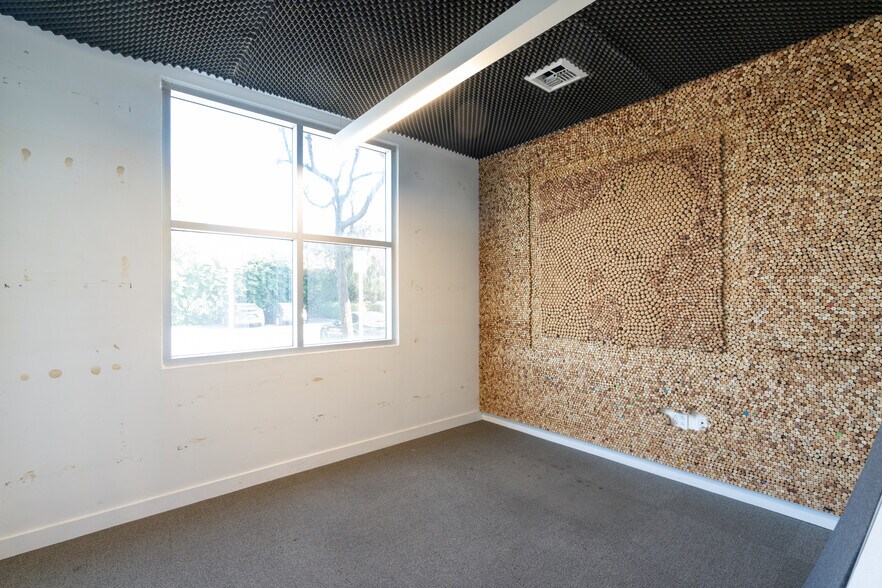 More Photos Of 2710 Media Center Dr, Los Angeles Research And Development For Lease
