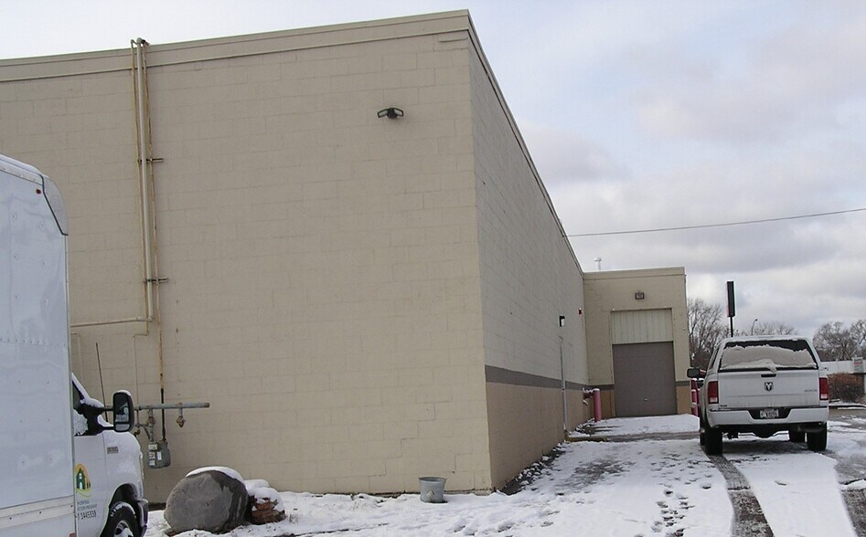 More Photos Of 2111-2113 8th St S, Wisconsin Rapids General Retail For Lease