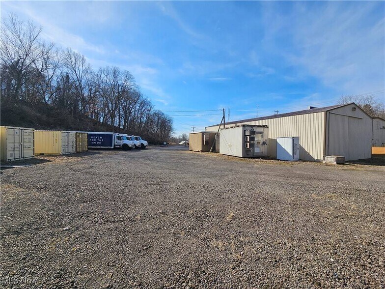 More Photos Of 1344 Cove Rd, Weirton Flex For Lease