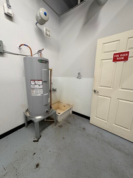 More Photos Of 4405 Chambers Rd, Denver General Retail For Sale