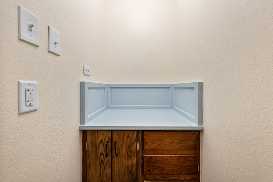 More Photos Of 601 Mary Lake Dr, Bryan Office Residential For Lease