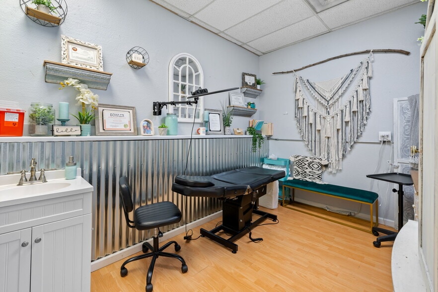 More Photos Of 2112 Armory Dr, Santa Rosa Freestanding For Sale