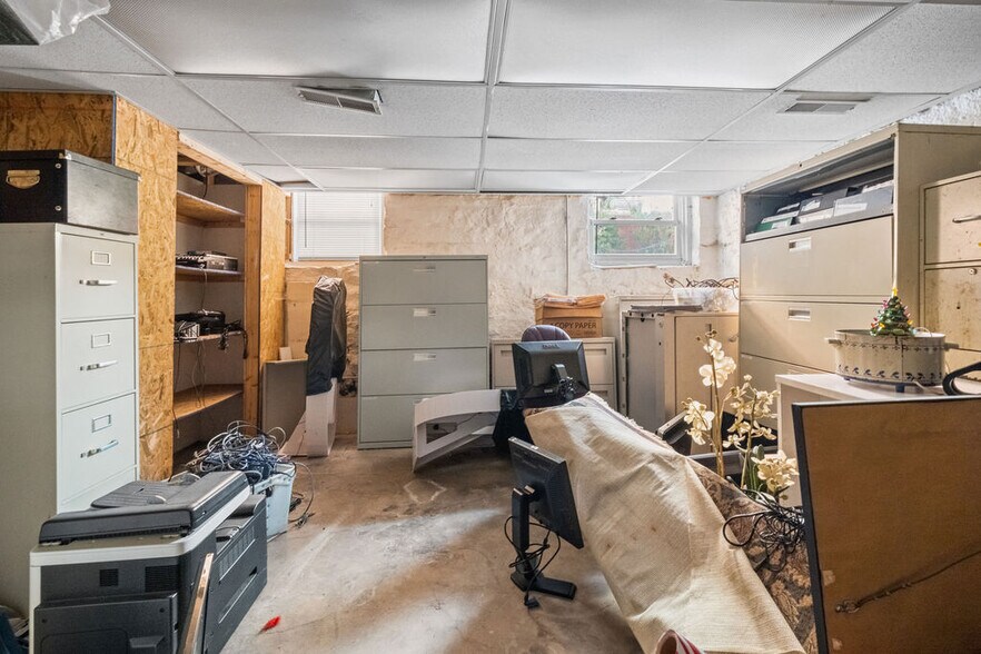 More Photos Of 1337 Virginia St, Charleston Office For Sale