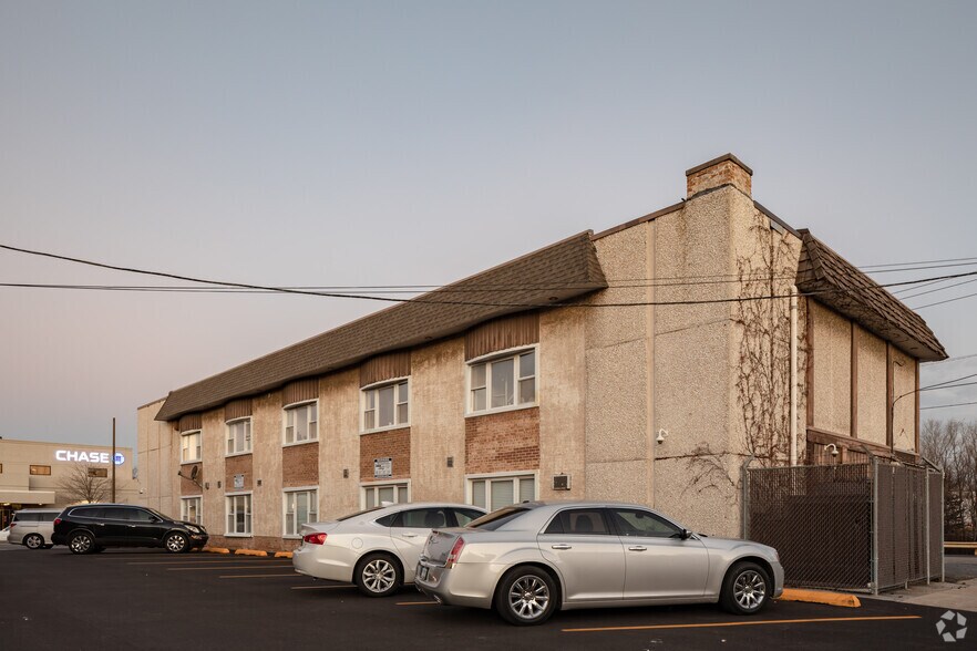 More Photos Of 1835 N 19th Ave, Melrose Park Medical For Lease