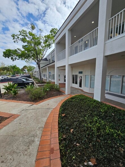 More Photos Of 218-384 Wilshire Blvd, Casselberry Office For Lease